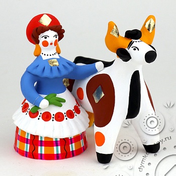 Доярка с коровой